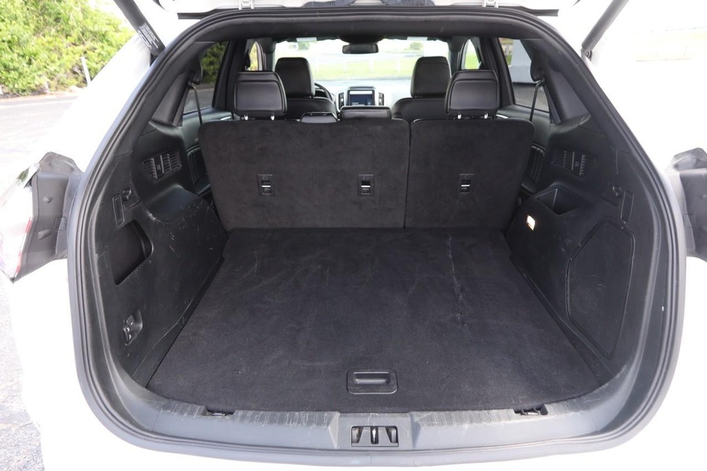Ford Edge Vehicle Full-screen Gallery Image 7