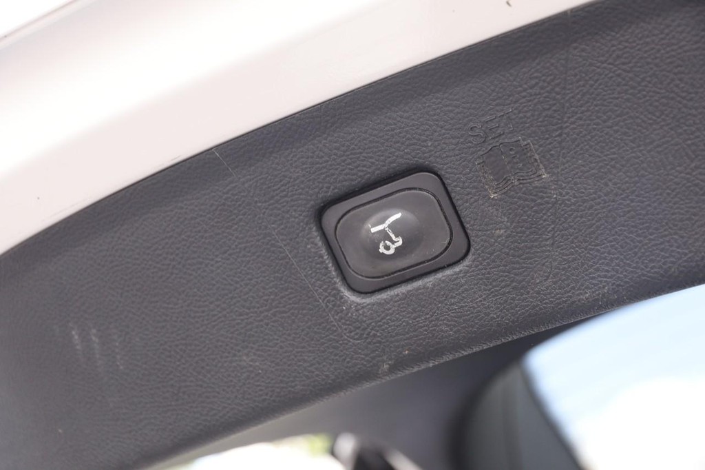Ford Edge Vehicle Full-screen Gallery Image 8
