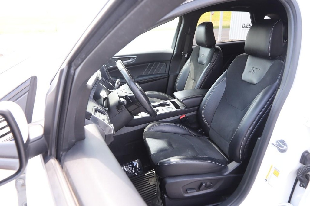 Ford Edge Vehicle Full-screen Gallery Image 9