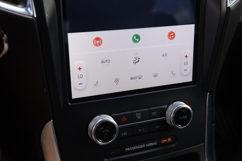Ford Edge Vehicle Full-screen Gallery Image 18