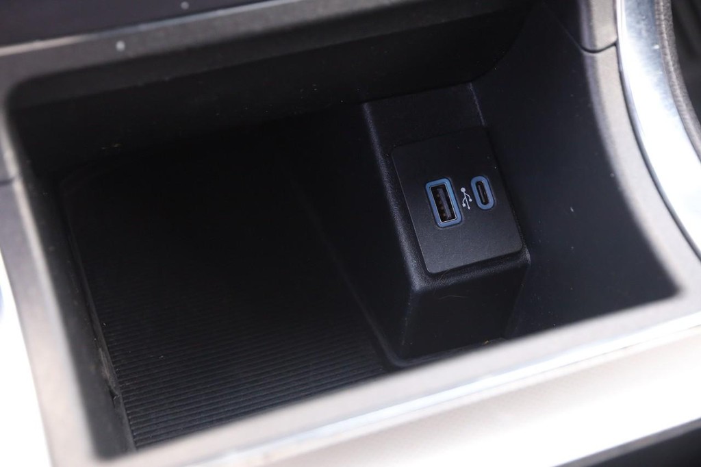 Ford Edge Vehicle Full-screen Gallery Image 19
