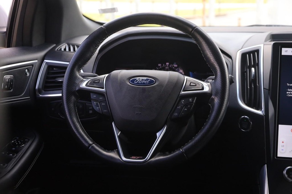 Ford Edge Vehicle Full-screen Gallery Image 23