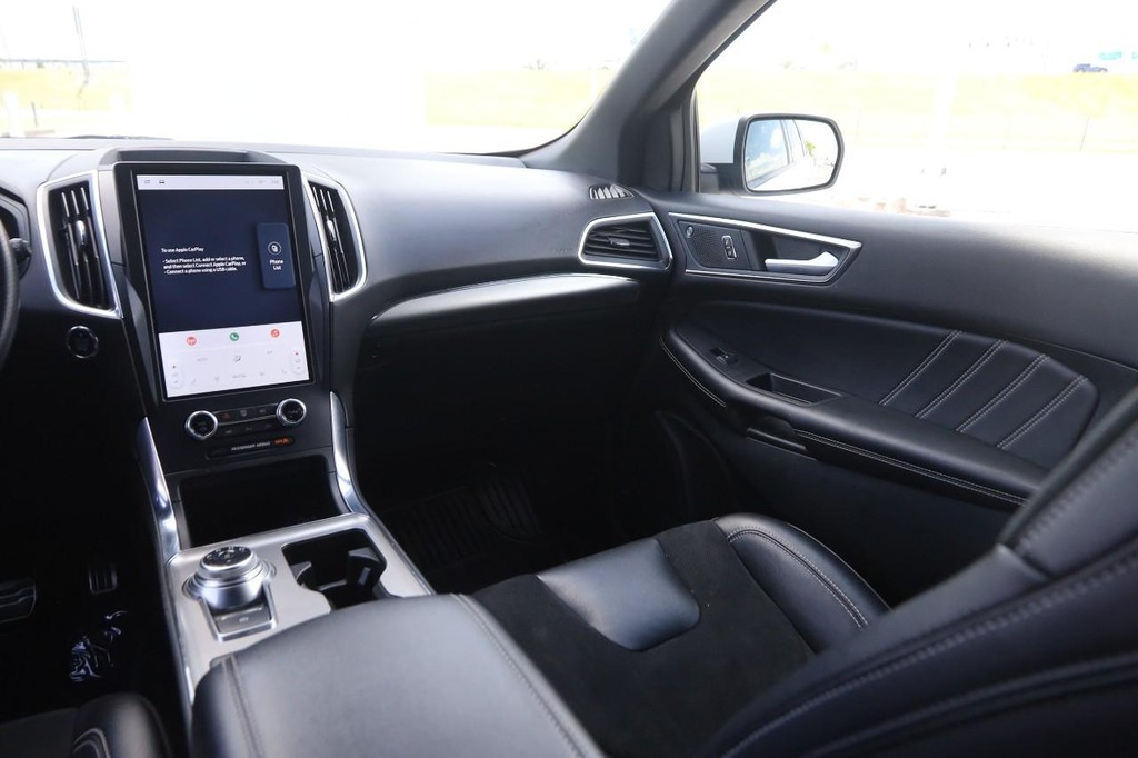 Ford Edge Vehicle Full-screen Gallery Image 25