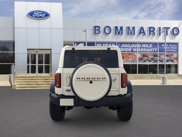 Ford Bronco Vehicle Full-screen Gallery Image 5