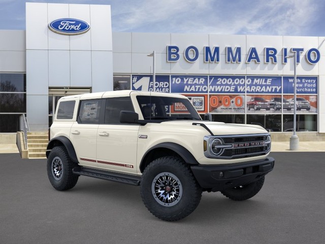 Ford Bronco Vehicle Full-screen Gallery Image 7