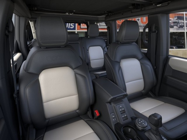 Ford Bronco Vehicle Full-screen Gallery Image 10