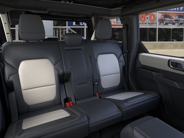 Ford Bronco Vehicle Full-screen Gallery Image 11