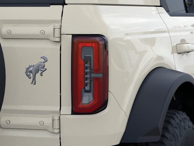 Ford Bronco Vehicle Full-screen Gallery Image 23