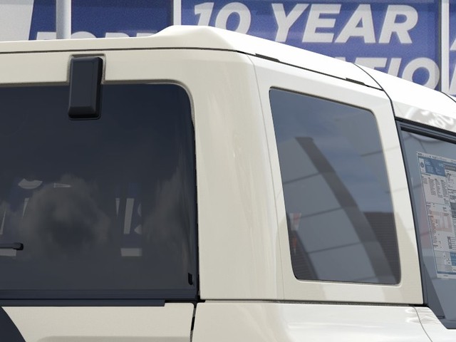 Ford Bronco Vehicle Full-screen Gallery Image 25