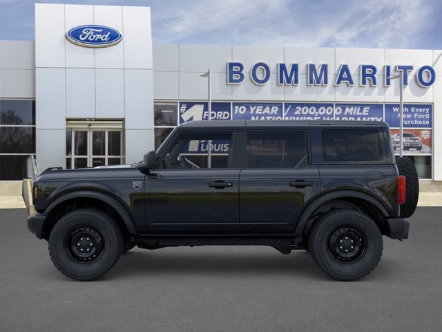 Ford Bronco Vehicle Full-screen Gallery Image 3
