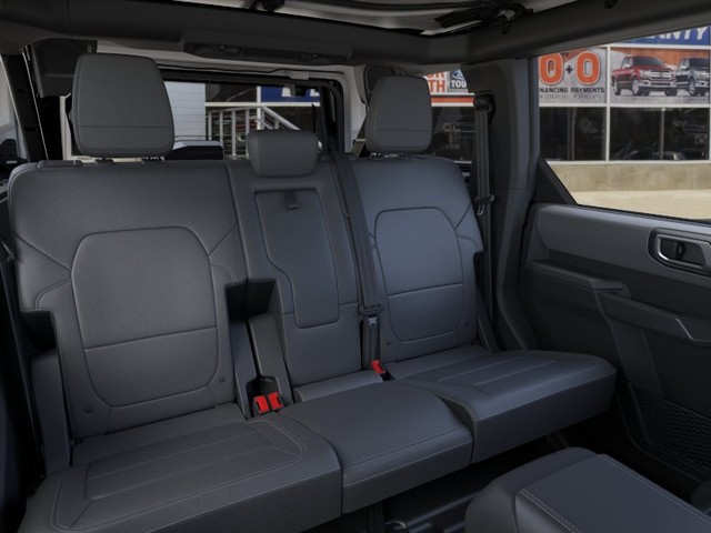 Ford Bronco Vehicle Full-screen Gallery Image 11