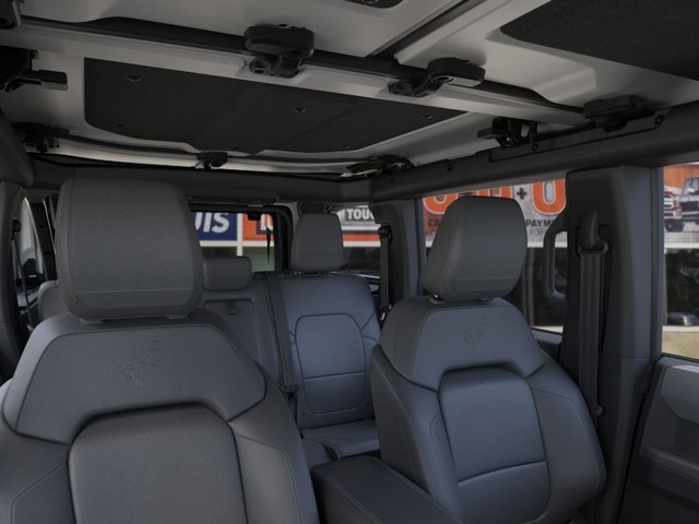 Ford Bronco Vehicle Full-screen Gallery Image 12