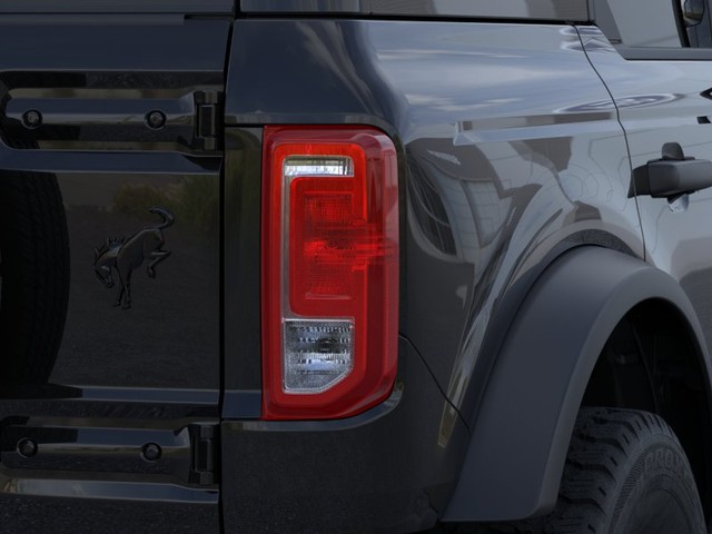 Ford Bronco Vehicle Full-screen Gallery Image 23