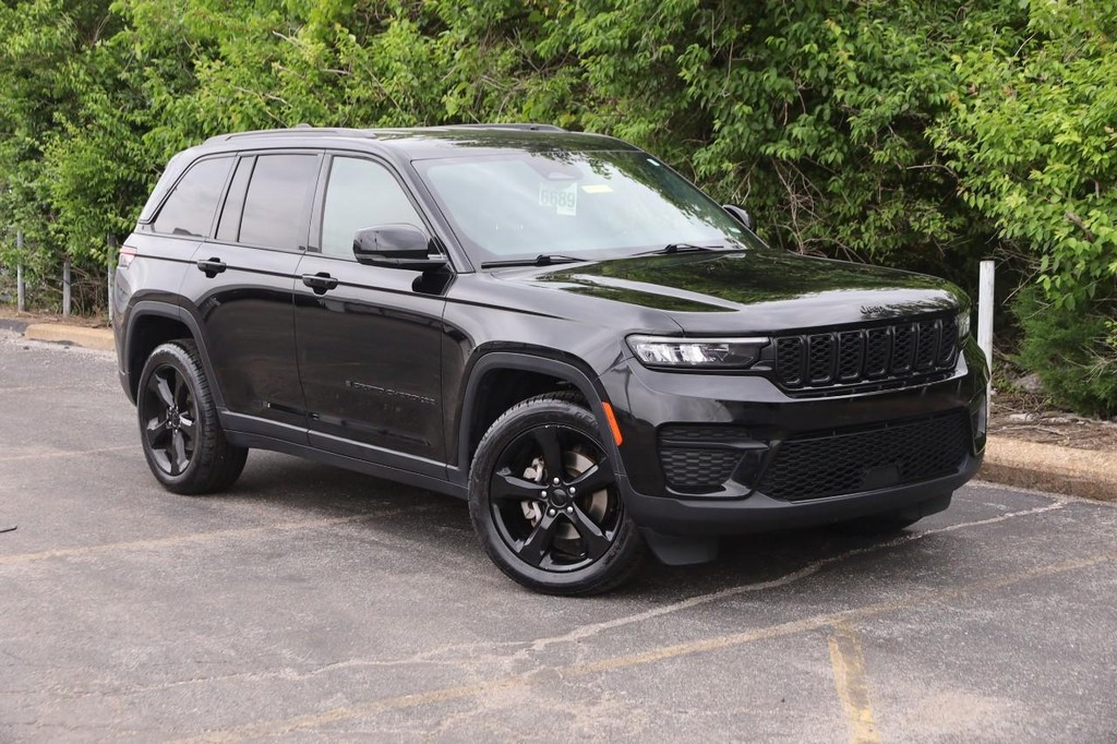 Jeep Grand Cherokee Vehicle Full-screen Gallery Image 2