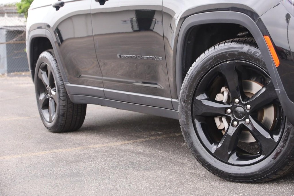 Jeep Grand Cherokee Vehicle Full-screen Gallery Image 3