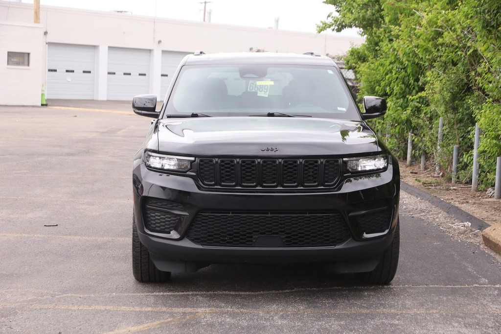 Jeep Grand Cherokee Vehicle Full-screen Gallery Image 4