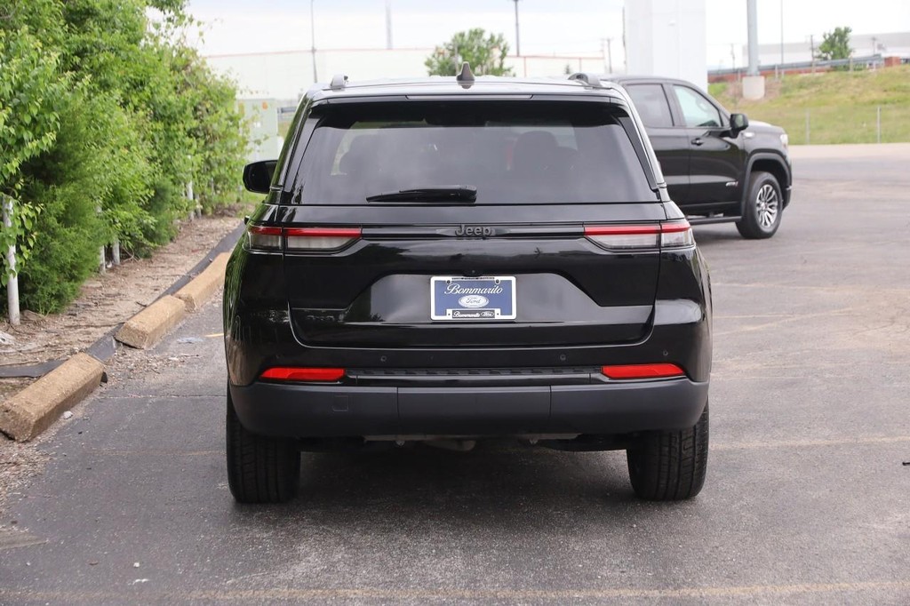 Jeep Grand Cherokee Vehicle Full-screen Gallery Image 6
