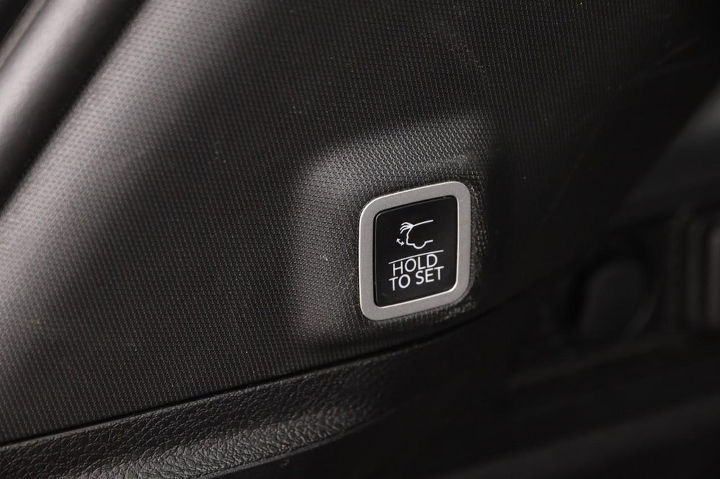 Jeep Grand Cherokee Vehicle Full-screen Gallery Image 8
