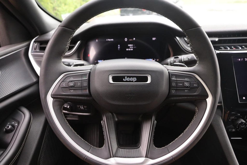 Jeep Grand Cherokee Vehicle Full-screen Gallery Image 11