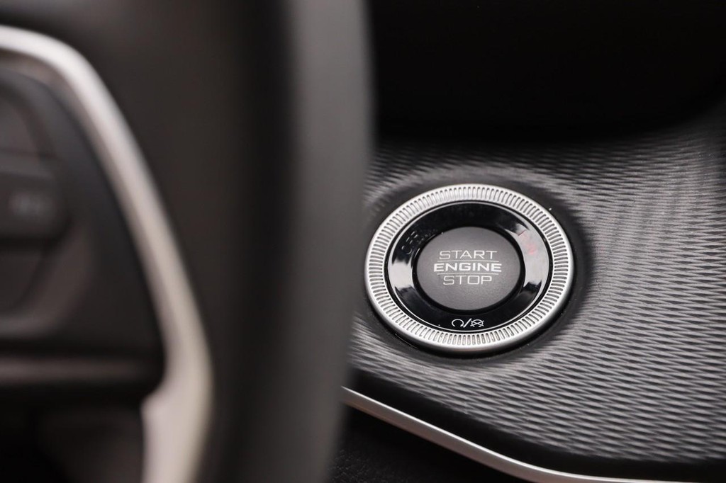 Jeep Grand Cherokee Vehicle Full-screen Gallery Image 15