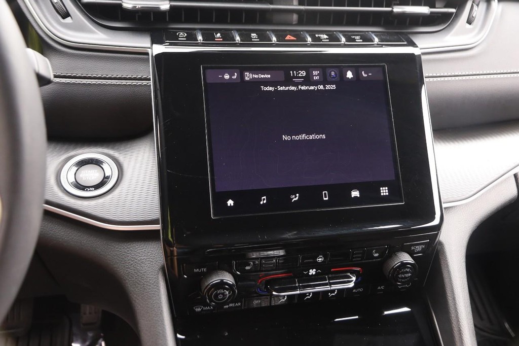 Jeep Grand Cherokee Vehicle Full-screen Gallery Image 16