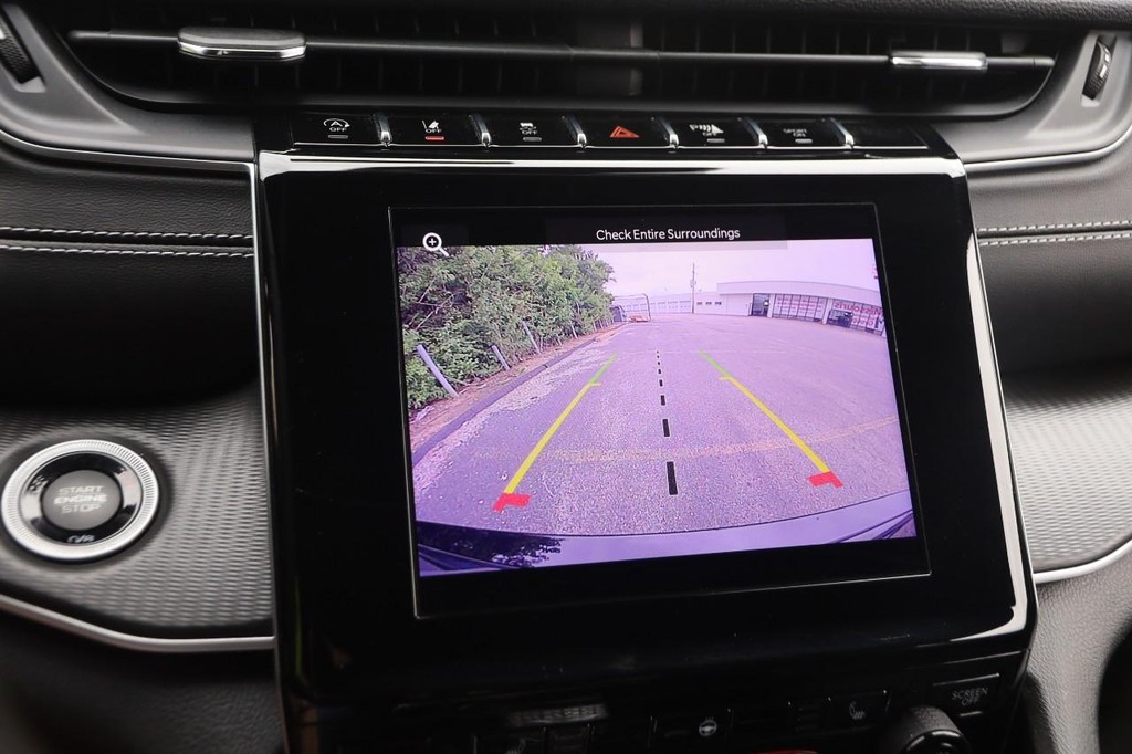 Jeep Grand Cherokee Vehicle Full-screen Gallery Image 17