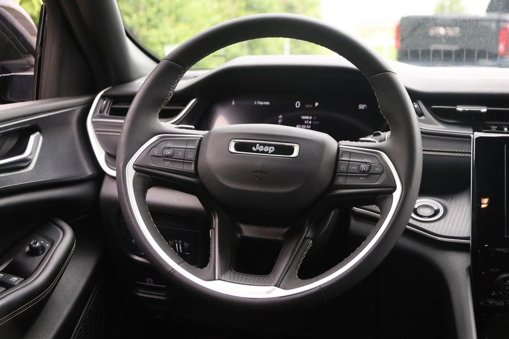 Jeep Grand Cherokee Vehicle Full-screen Gallery Image 23