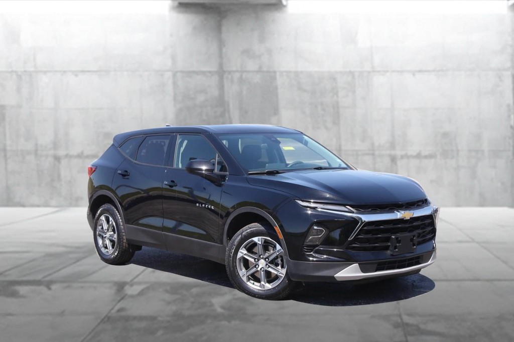 Chevrolet Blazer Vehicle Full-screen Gallery Image 02