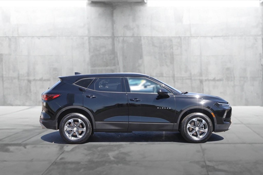 Chevrolet Blazer Vehicle Full-screen Gallery Image 05