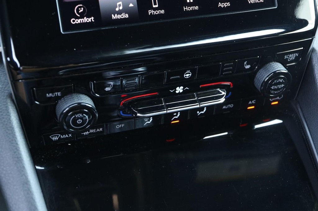Jeep Grand Cherokee Vehicle Full-screen Gallery Image 17