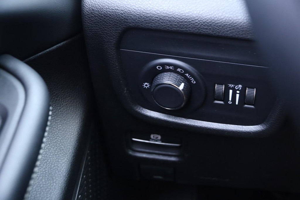Jeep Grand Cherokee Vehicle Full-screen Gallery Image 18