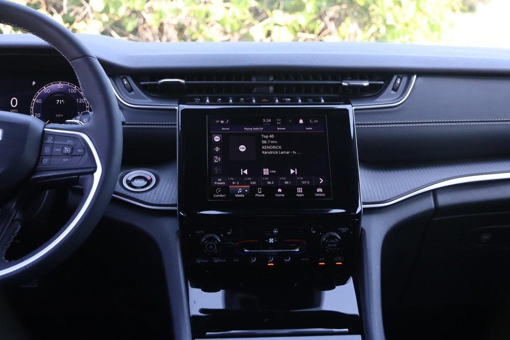 Jeep Grand Cherokee Vehicle Full-screen Gallery Image 22