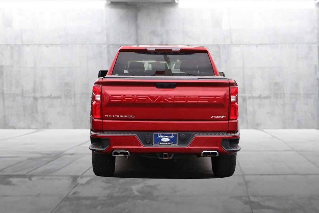 Chevrolet Silverado 1500 LTD Vehicle Full-screen Gallery Image 06