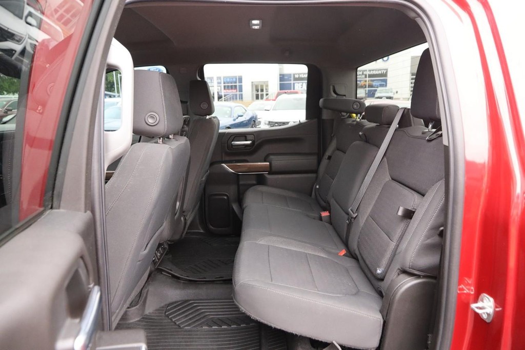 Chevrolet Silverado 1500 LTD Vehicle Full-screen Gallery Image 09