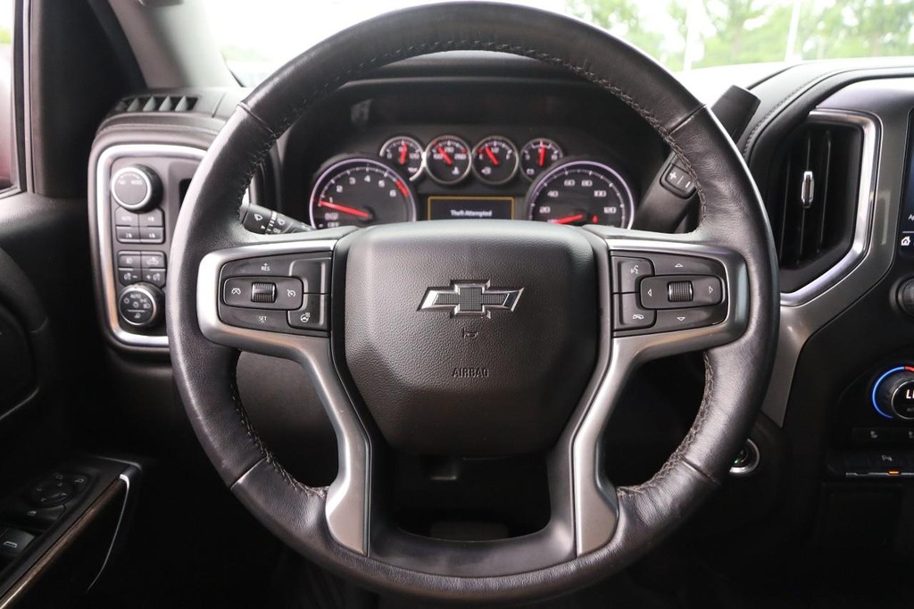 Chevrolet Silverado 1500 LTD Vehicle Full-screen Gallery Image 11