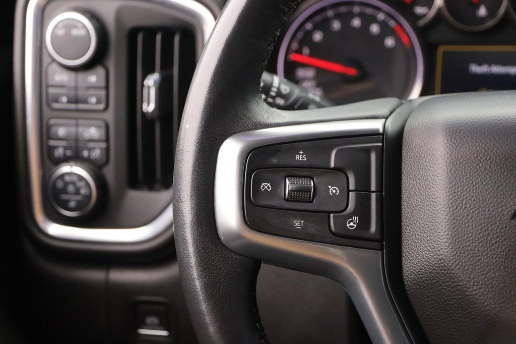 Chevrolet Silverado 1500 LTD Vehicle Full-screen Gallery Image 12