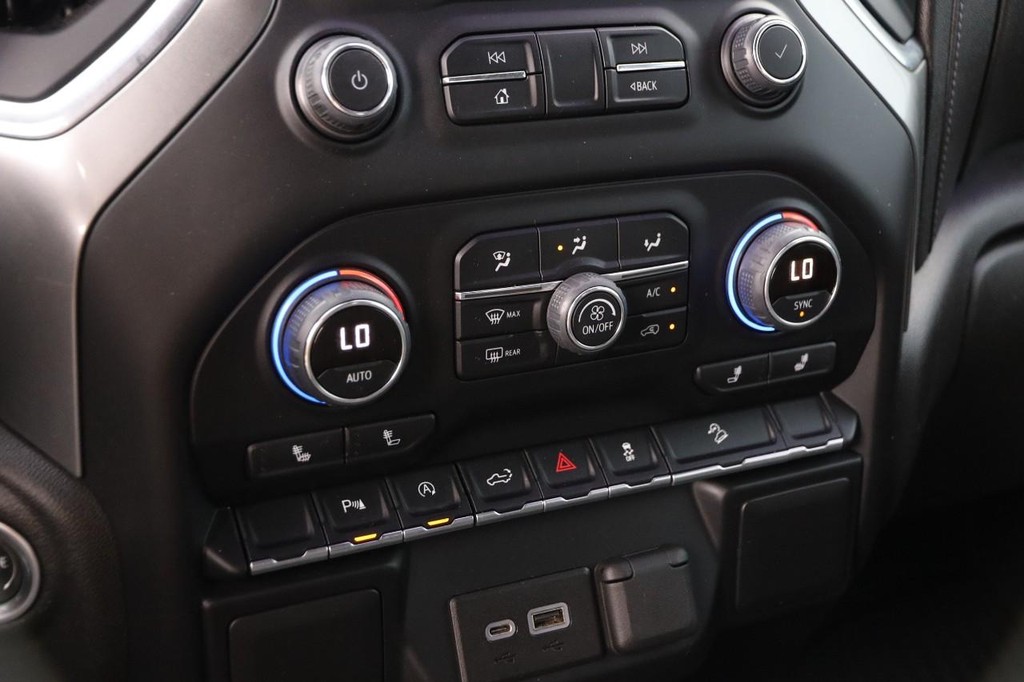 Chevrolet Silverado 1500 LTD Vehicle Full-screen Gallery Image 19