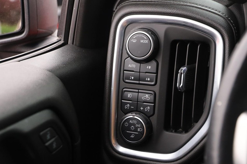 Chevrolet Silverado 1500 LTD Vehicle Full-screen Gallery Image 20