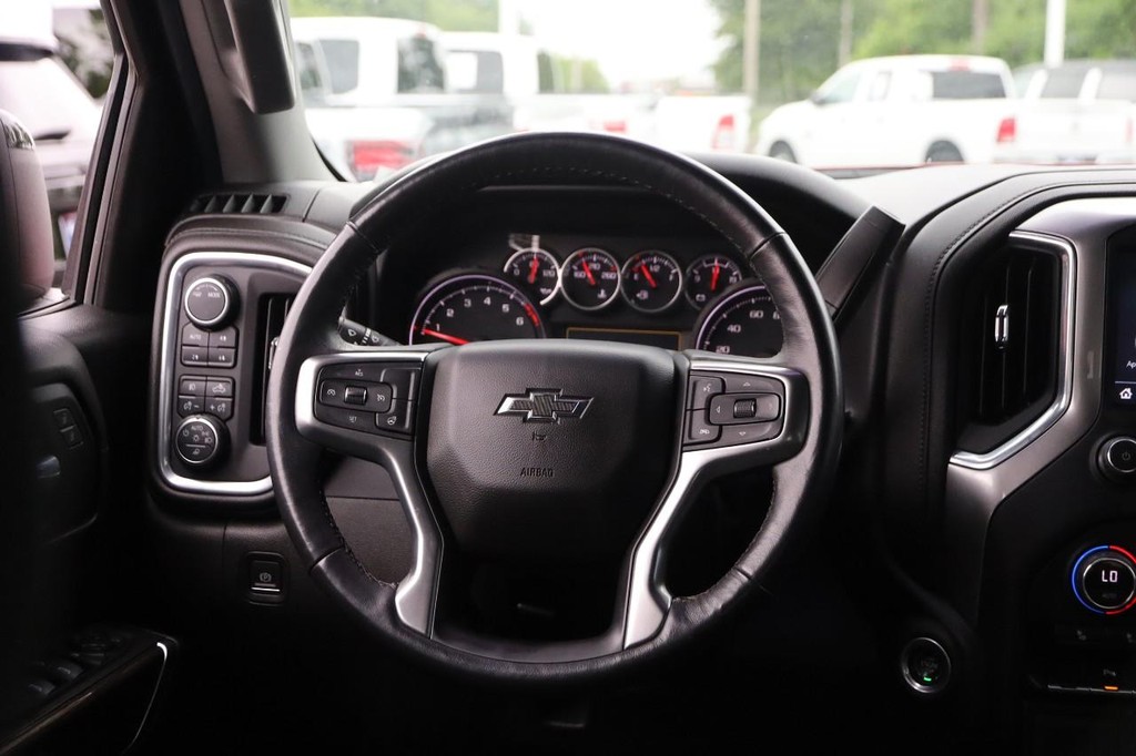 Chevrolet Silverado 1500 LTD Vehicle Full-screen Gallery Image 23
