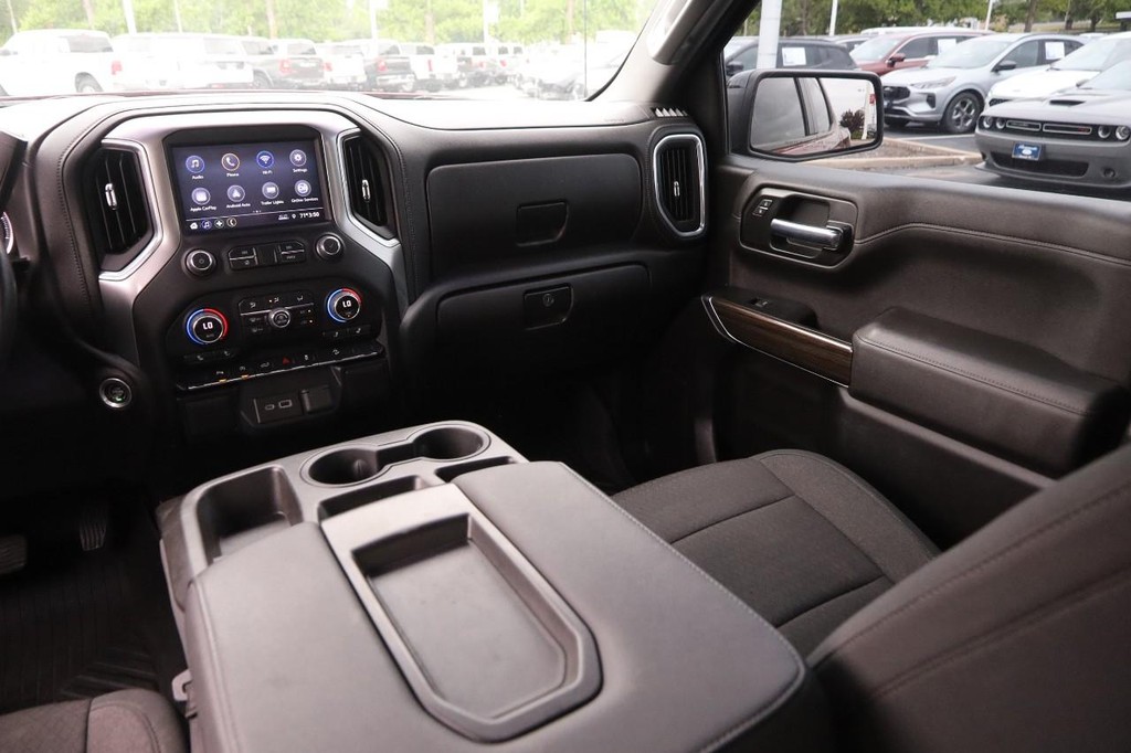 Chevrolet Silverado 1500 LTD Vehicle Full-screen Gallery Image 25