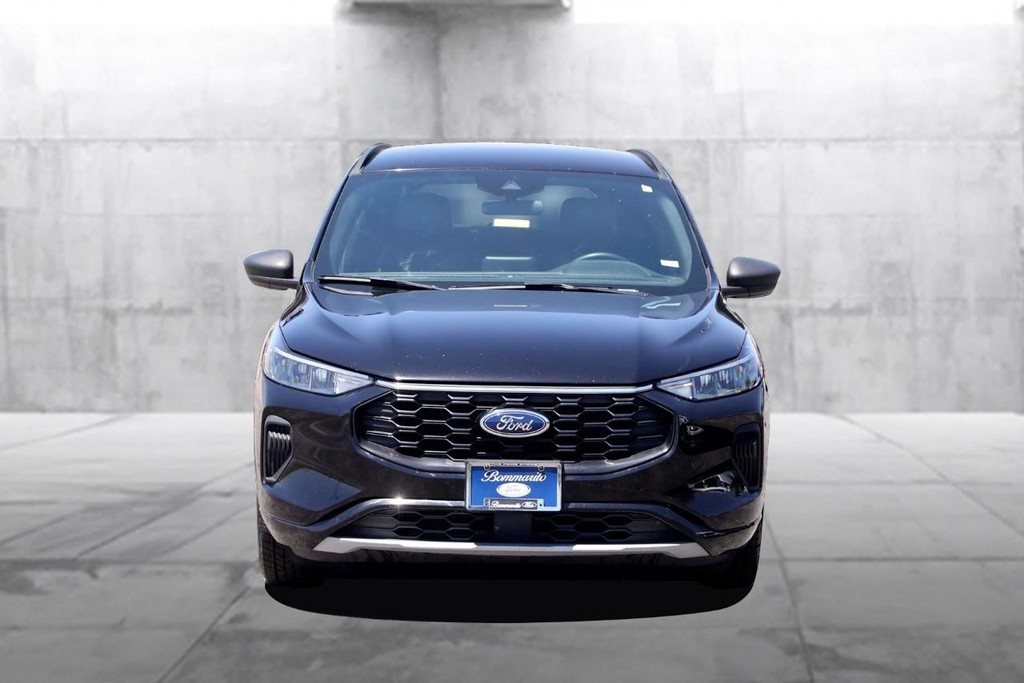 Ford Escape Vehicle Full-screen Gallery Image 04
