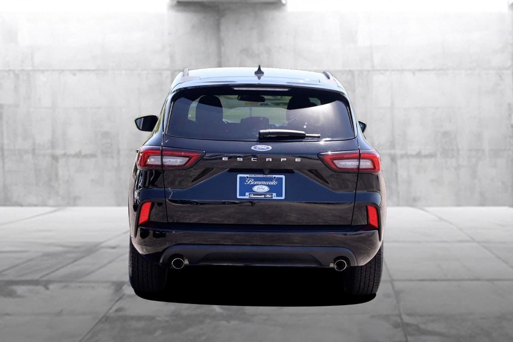 Ford Escape Vehicle Full-screen Gallery Image 06