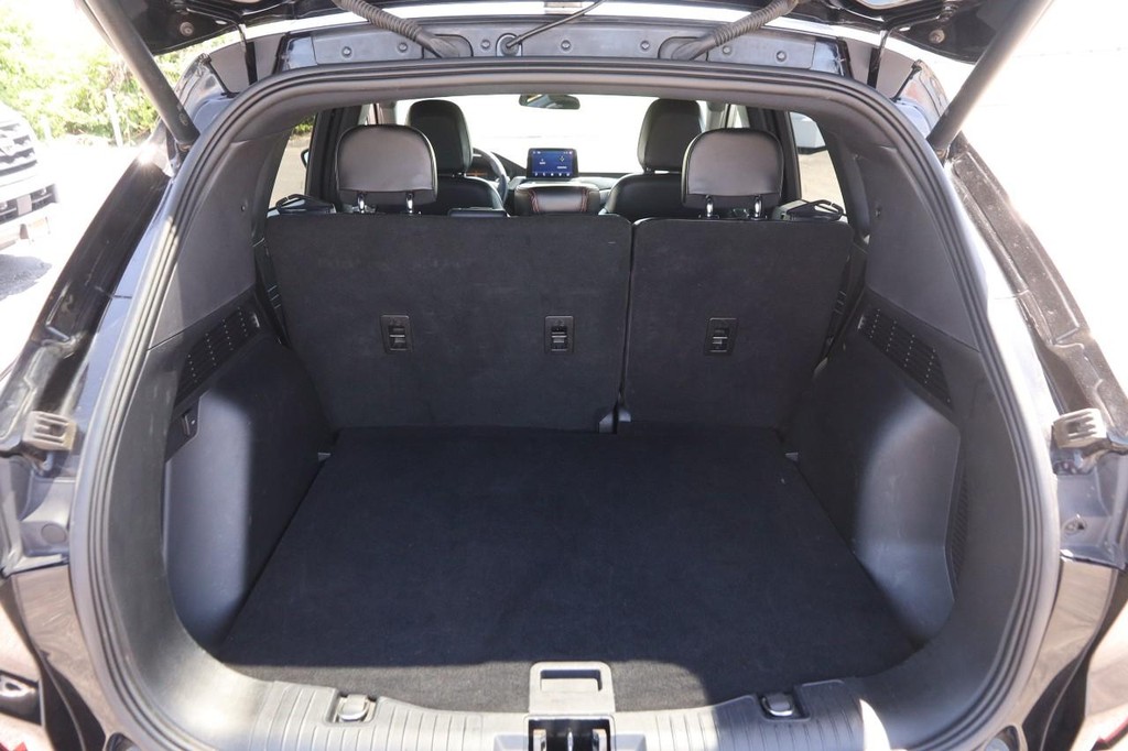 Ford Escape Vehicle Full-screen Gallery Image 07