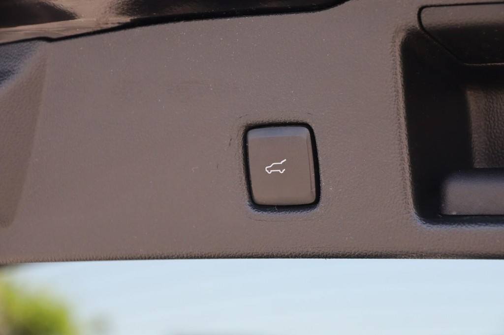 Ford Escape Vehicle Full-screen Gallery Image 08