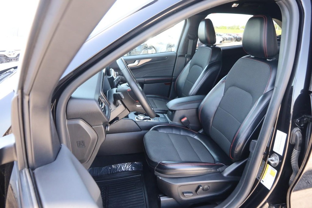 Ford Escape Vehicle Full-screen Gallery Image 09
