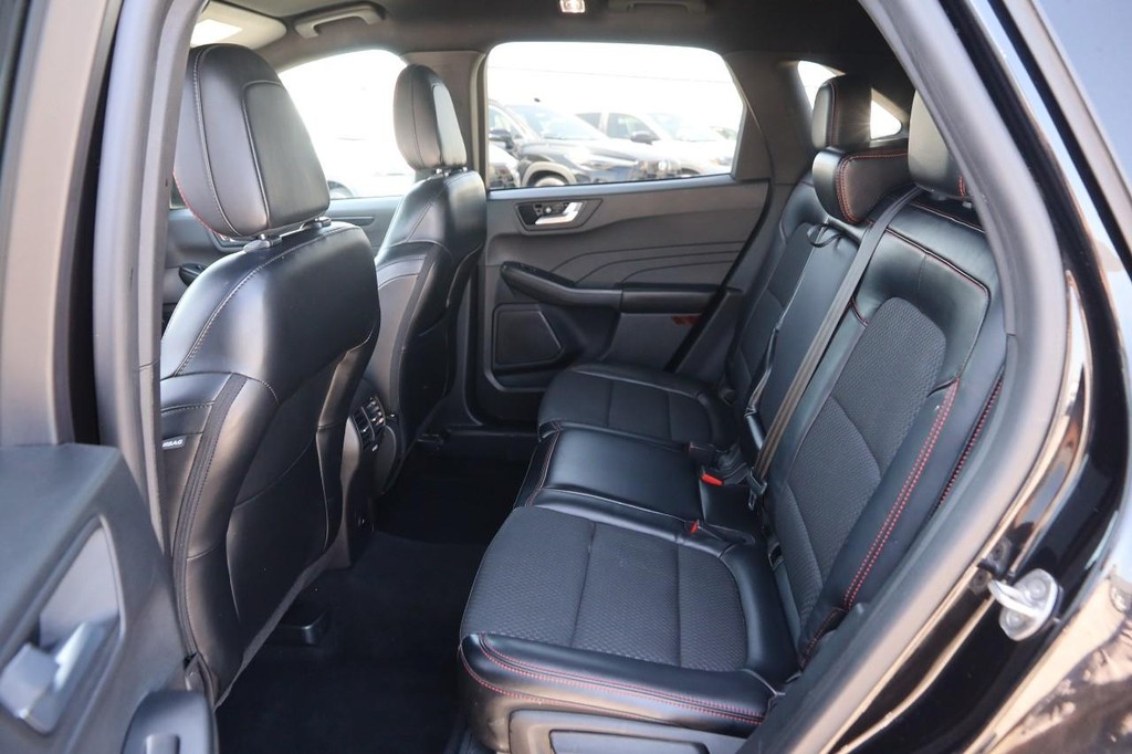 Ford Escape Vehicle Full-screen Gallery Image 10