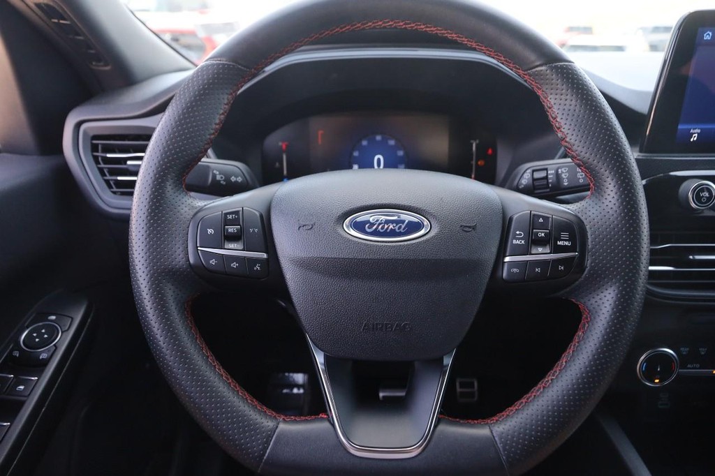 Ford Escape Vehicle Full-screen Gallery Image 11