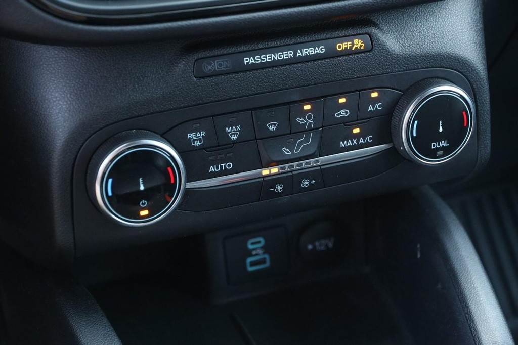 Ford Escape Vehicle Full-screen Gallery Image 18