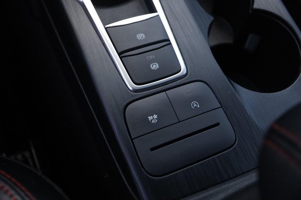 Ford Escape Vehicle Full-screen Gallery Image 19