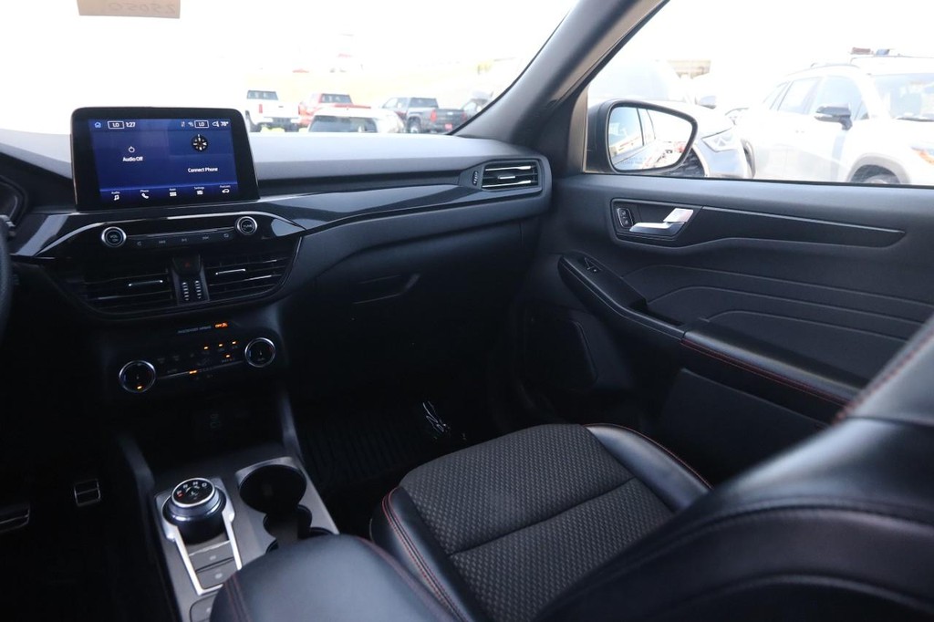 Ford Escape Vehicle Full-screen Gallery Image 25